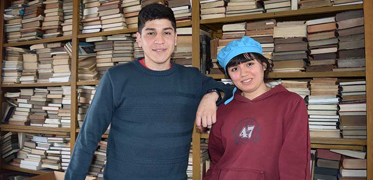 Estudiantes-participan-de-proyecto-de-recuperación-y-conservación-bibliográfica